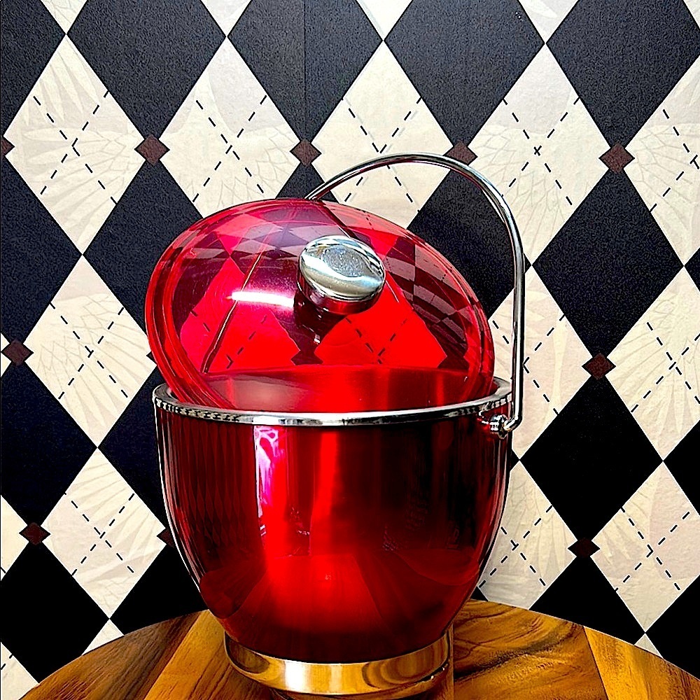 Mid-Century Red Acrylic & Stainless Steel Ice Bucket – Bold Retro Barware - Picture 8 of 14